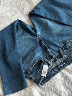 Old Navy High Rise Distressed Curvy Cropped Blue Straight-Leg Jeans Denim Size 6